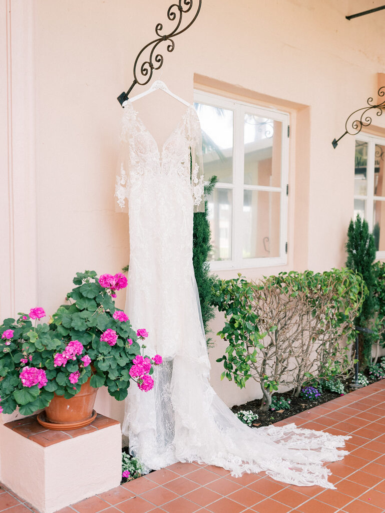 Bride details La Valencia Hotel Wedding